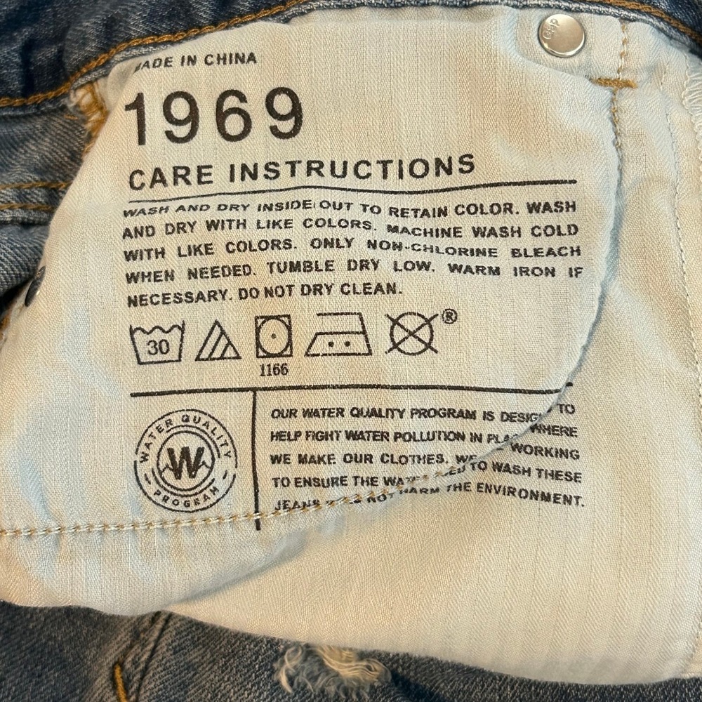 Gap 1969 Sexy Boyfriend Denim Shorts Light Wash Distressed Cuffed Size 28 6 - Picture 8 of 9